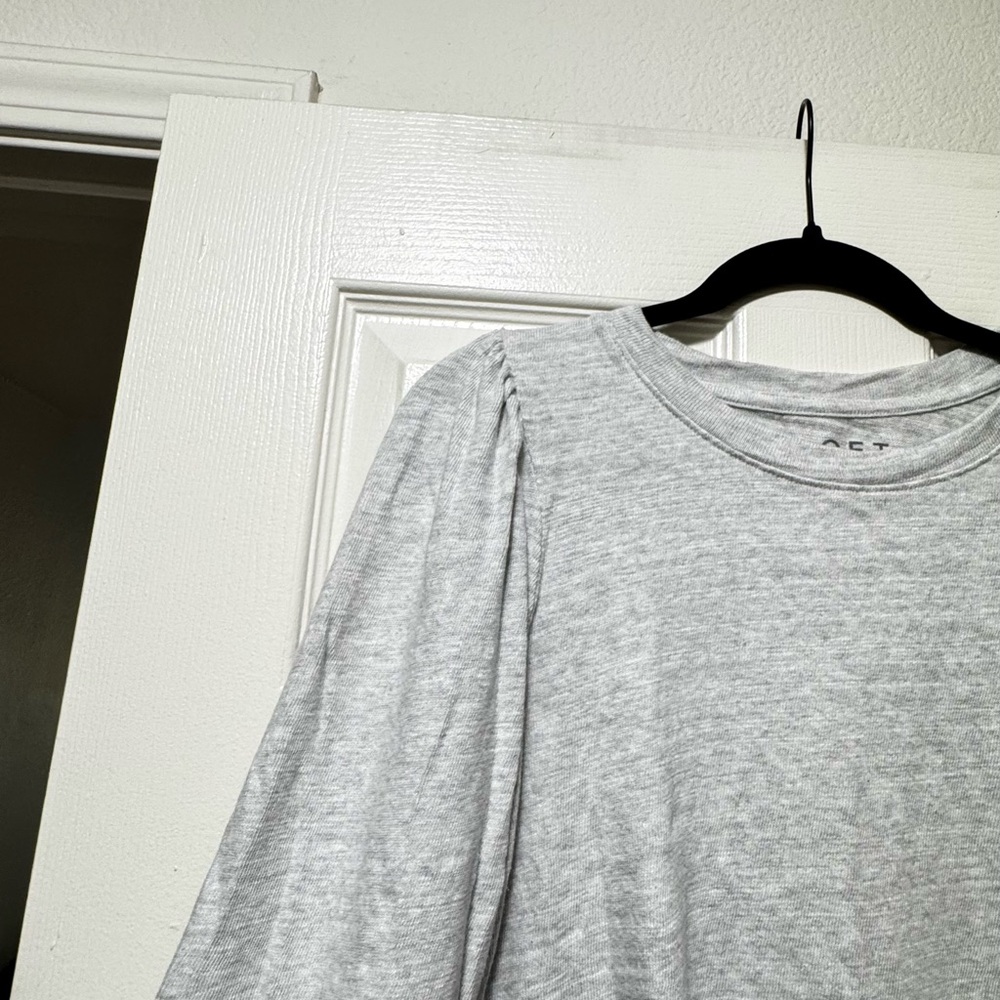 LOFT Heather Gray Crewneck Top - Picture 5 of 7